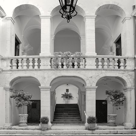 La Soffitta Covelli Panzió Trani Kültér fotó