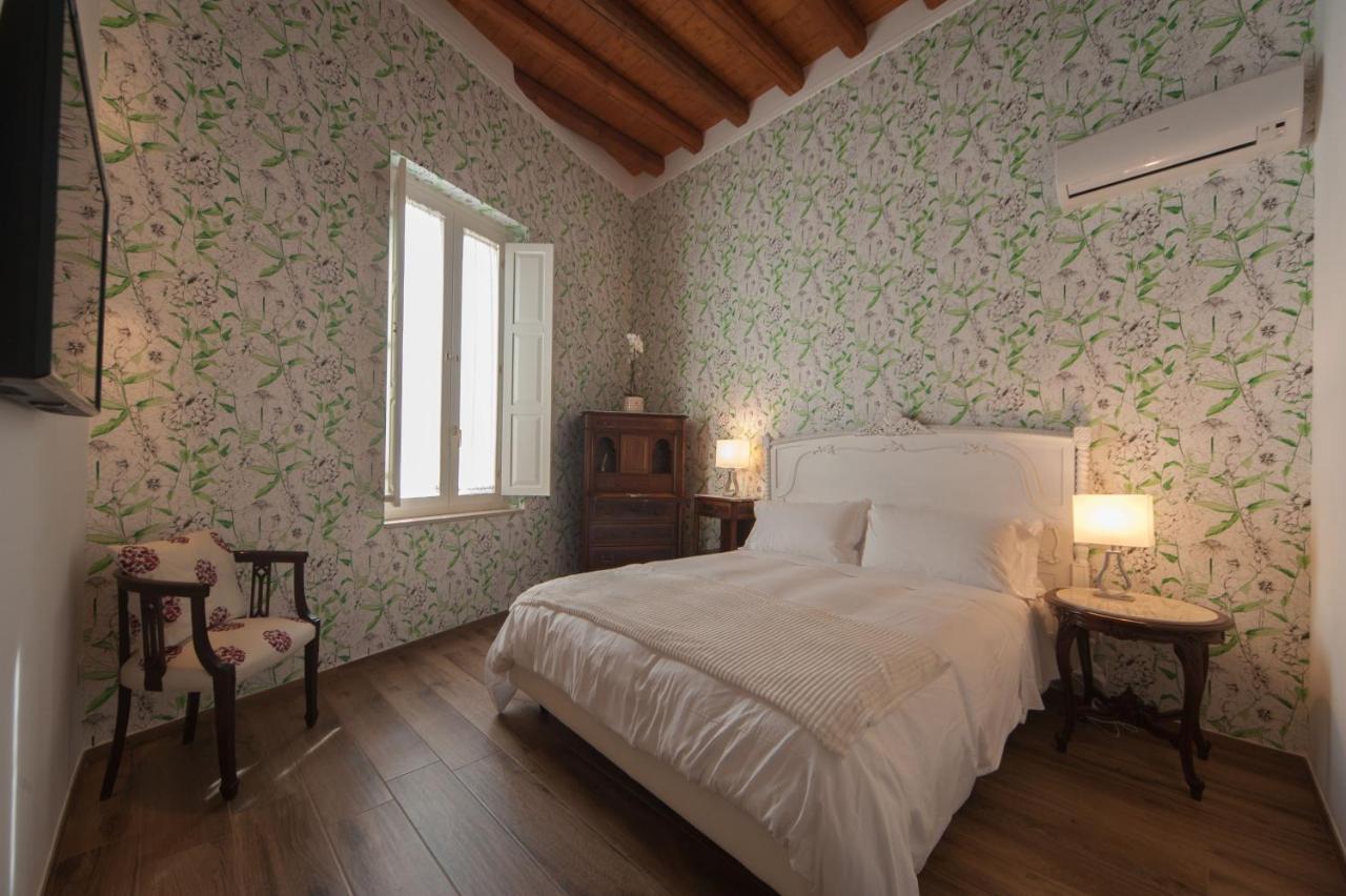 La Soffitta Covelli Panzió Trani Kültér fotó