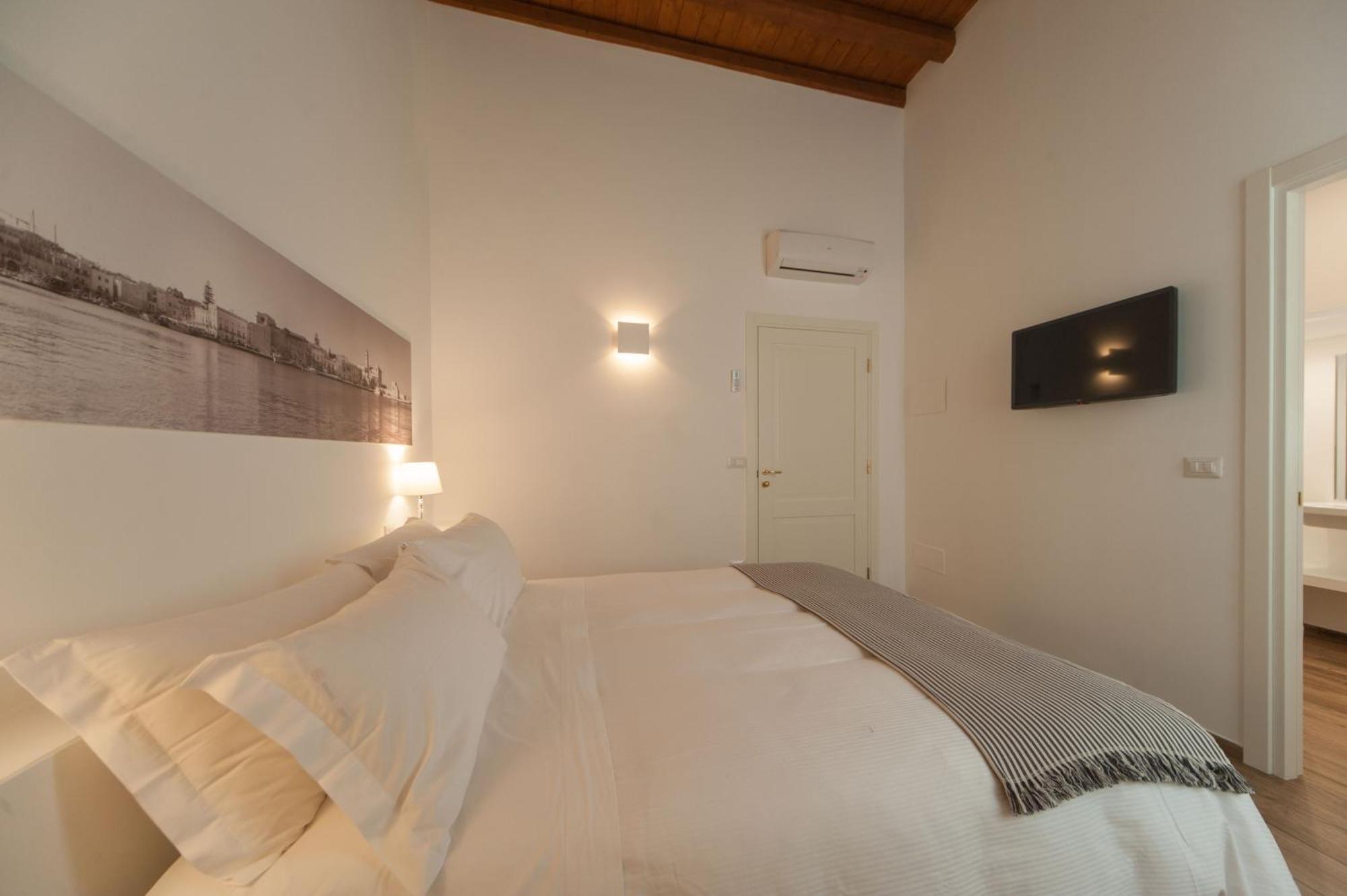 La Soffitta Covelli Panzió Trani Kültér fotó