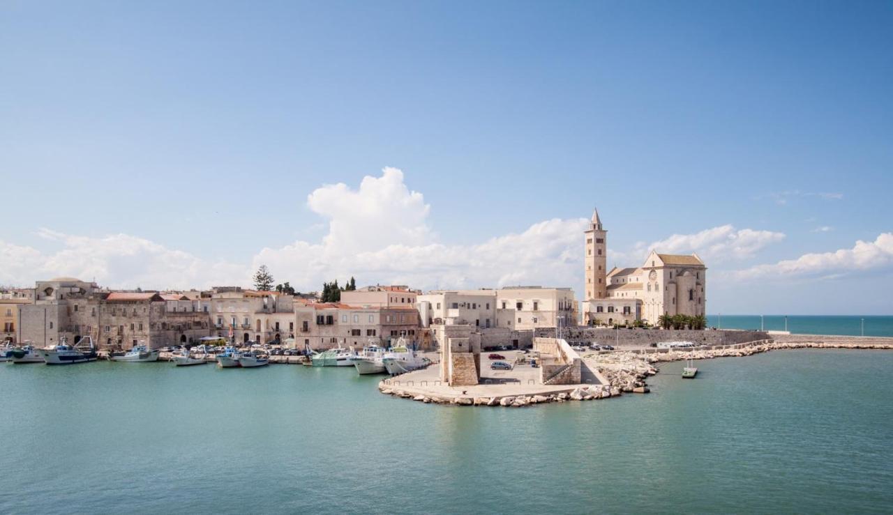 La Soffitta Covelli Panzió Trani Kültér fotó