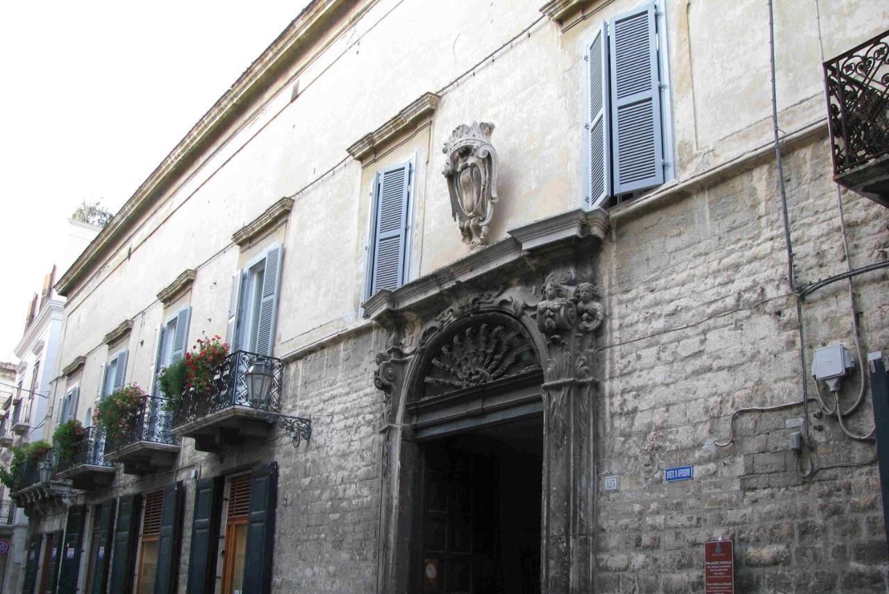 La Soffitta Covelli Panzió Trani Kültér fotó